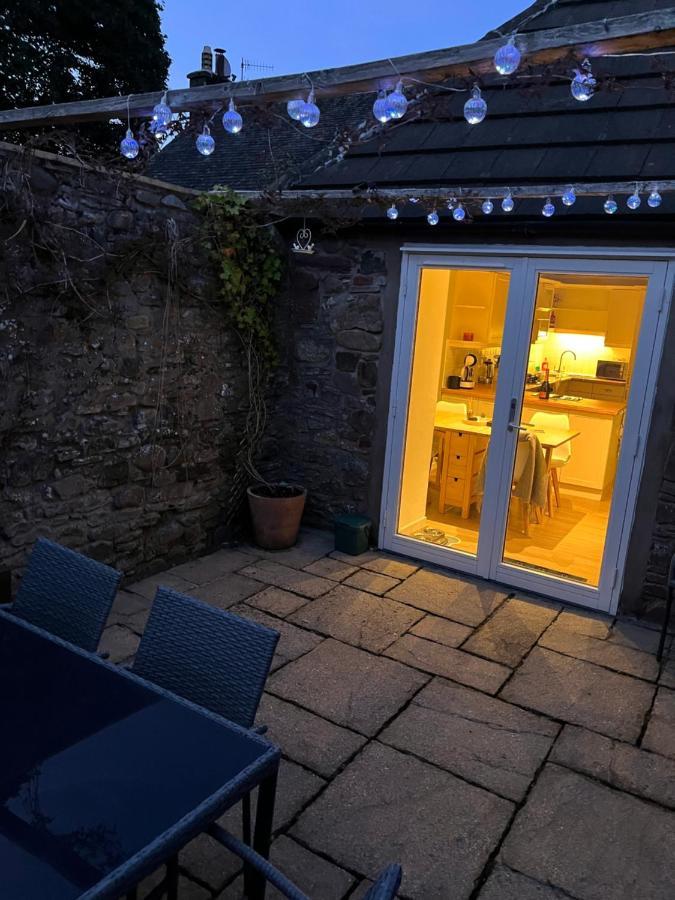 Pretty Ground Cottage In Comrie Buitenkant foto