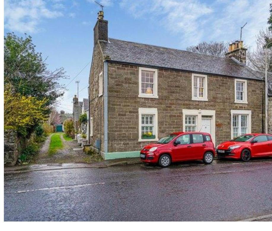 Pretty Ground Cottage In Comrie Buitenkant foto
